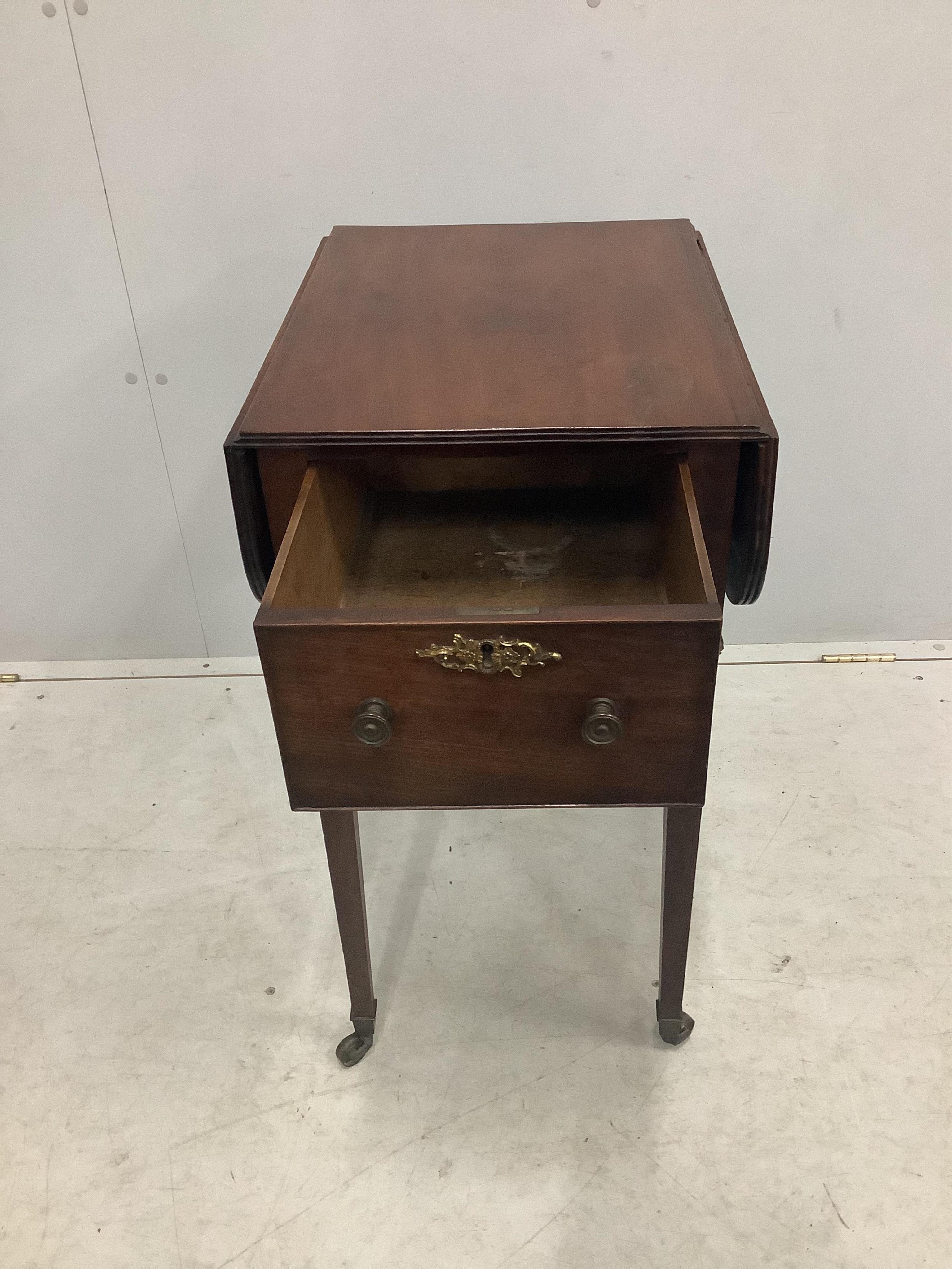 A small George III mahogany Pembroke table, width 38cm, depth 46cm, height 74cm. Condition - fair